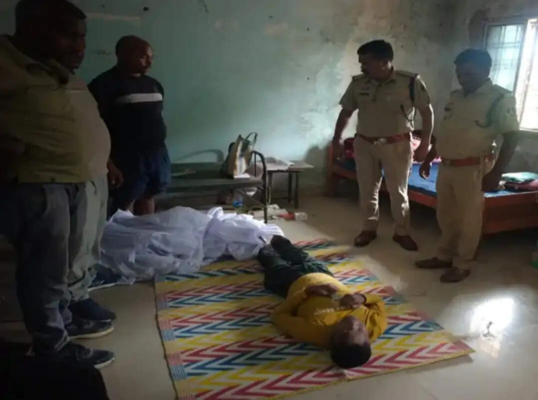 बलरामपुर : राजपुर थाना परिसर में आरक्षक की मौत, कमरे में मिला शव; पोस्टमार्टम रिपोर्ट से होगा खुलासा