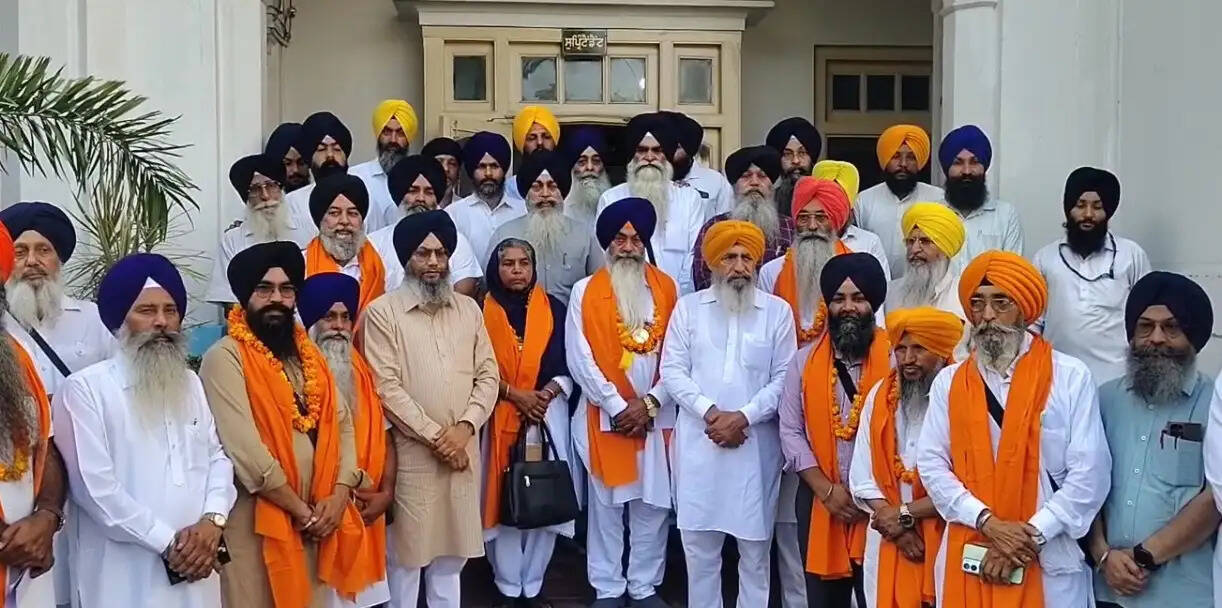 महाराजा रणजीत सिंह की बरसी पर पाकिस्तान रवाना हुआ श्रद्धालुओं का जत्था