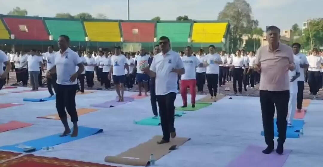 10 साल पहले पीएम मोदी ने देश में जो योग की अलग जलाई थी वह आज भी जल रही है : सतीश महाना