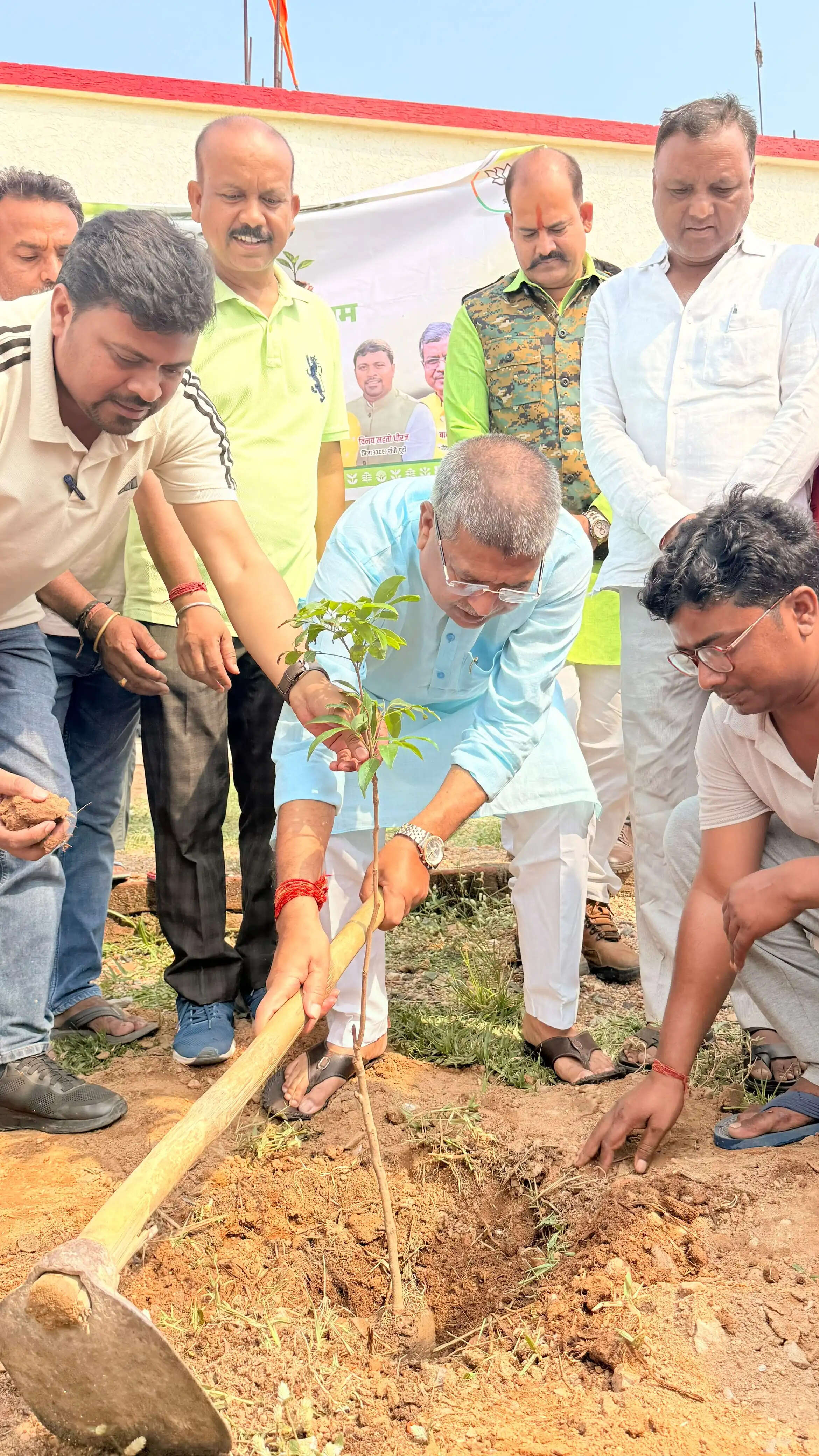 विश्व पर्यावरण दिवस पर भाजपा ने चलाया 'एक पेड़ मां के नाम' अभियान, नेताओं ने किया पौधारोपण