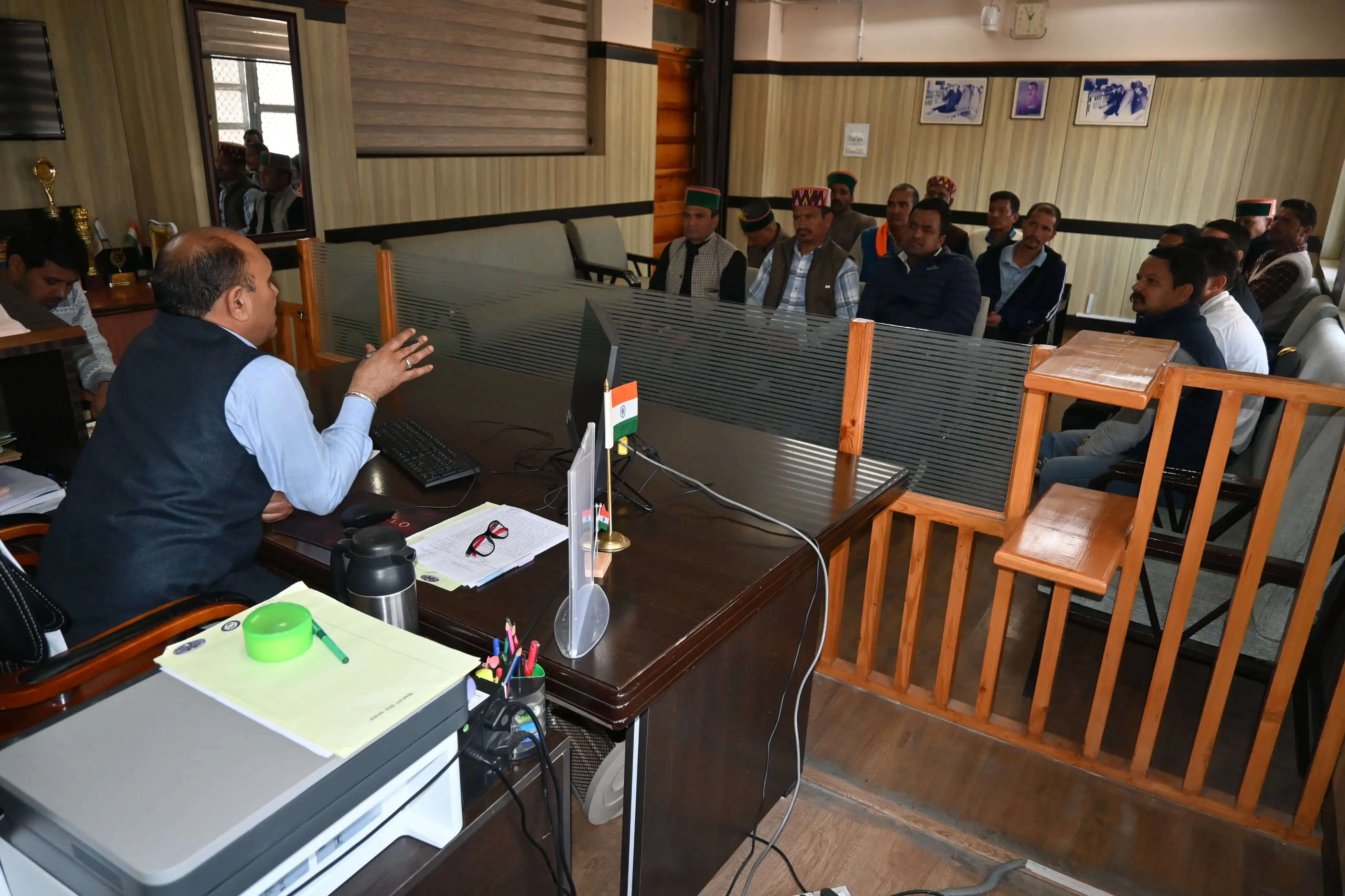 देवताओं की व्यवस्था को लेकर एसडीएम एवं मेला अध्यक्ष ने देवता समिति संग की अहम बैठक