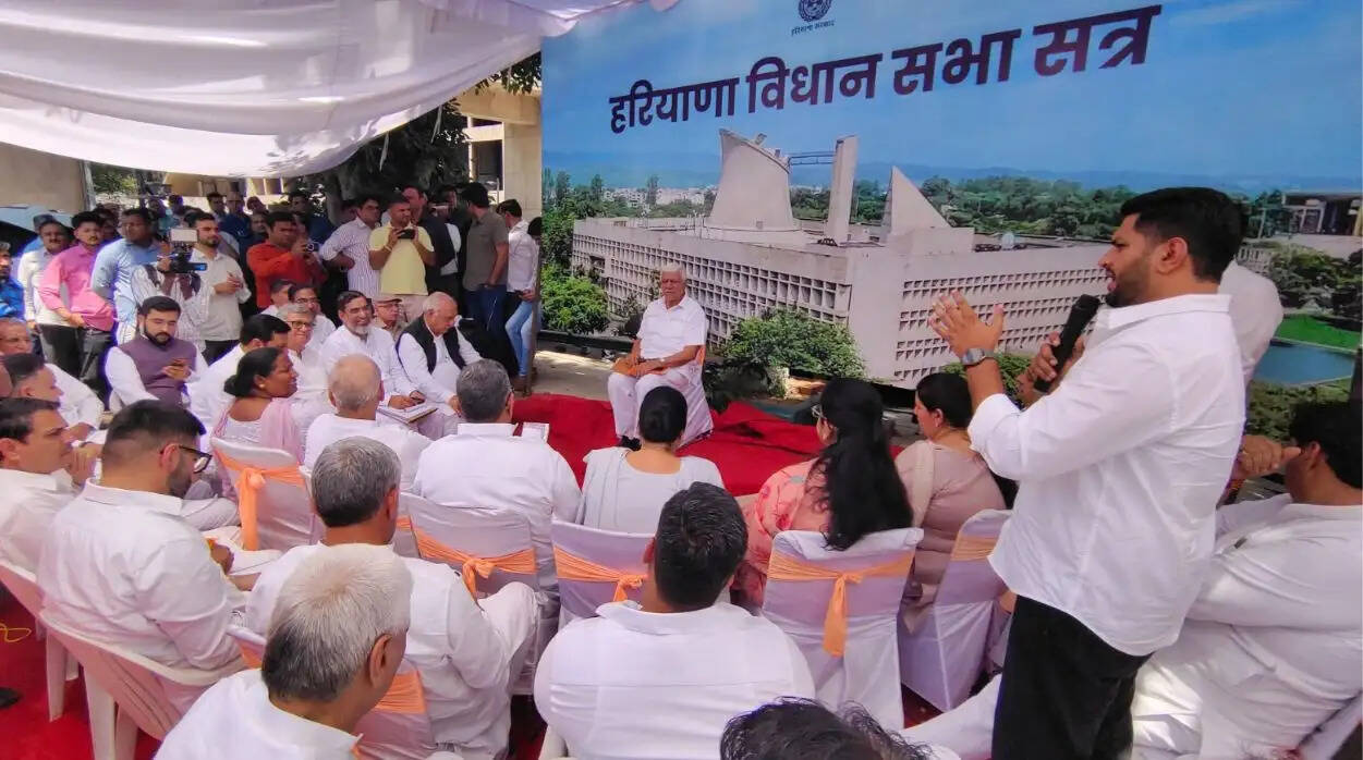 कांग्रेस&nbsp;के&nbsp;‘मॉक सत्र’ पर नेता प्रतिपक्ष के जवाब काे&nbsp;विधान सभा अध्यक्ष&nbsp;ने&nbsp;किया&nbsp;खारिज