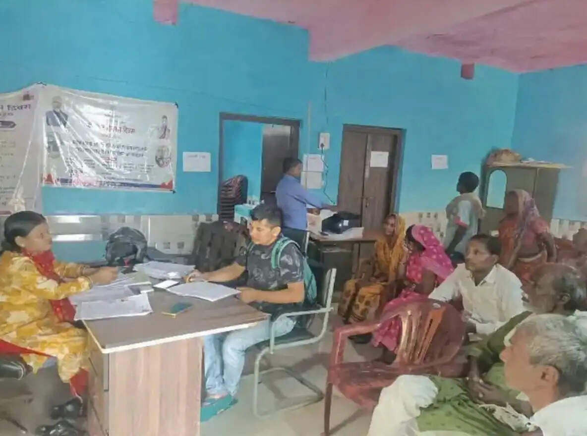 ग्रामीणों की समस्याओं पर हुई चर्चा, विकास में भागीदारी पर जोर