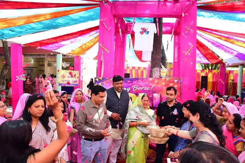 इंदौरः ग्रामीण हाट बाजार में दो दिवसीय होली मेले का हुआ शुभारंभ