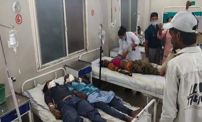 मध्य प्रदेश के धार में मजदूरों से भरा पिकअप वाहन पलटा, 12 की मौत, 13 घायल