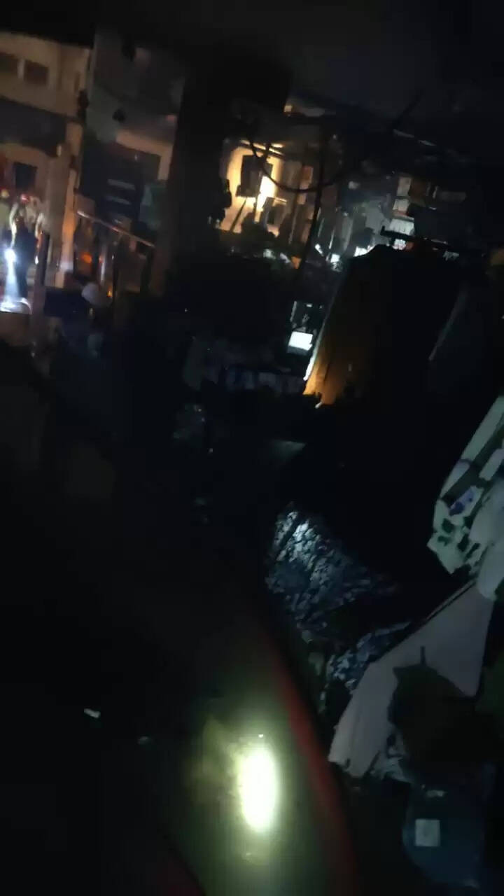 (अपडेट) विशाल मेगा मार्ट में आग, एक की मौत