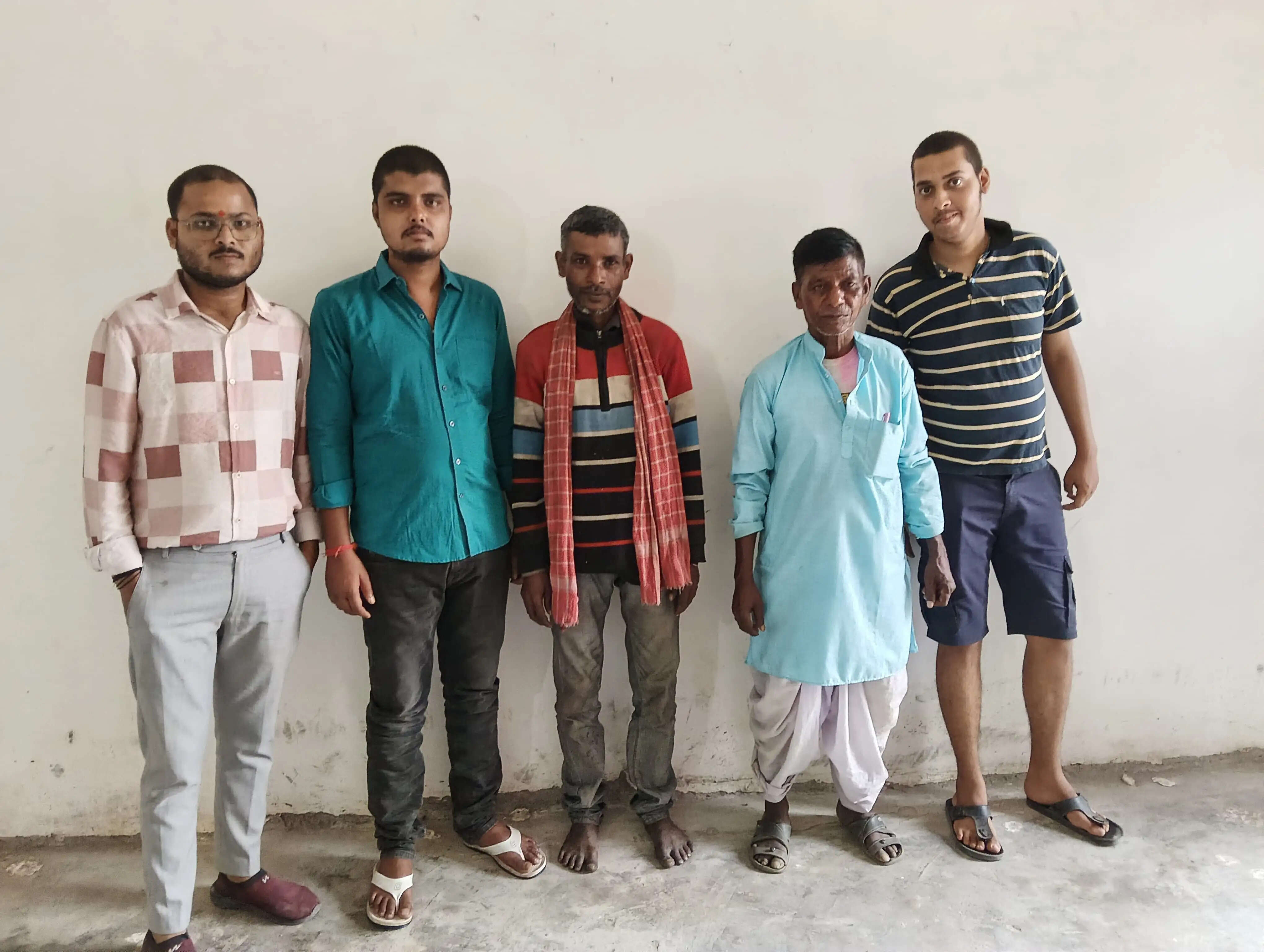 छह माह से लापता युवक को सामाजिक कार्यकर्ता प्रभात यादव ने परिवार से मिलाया