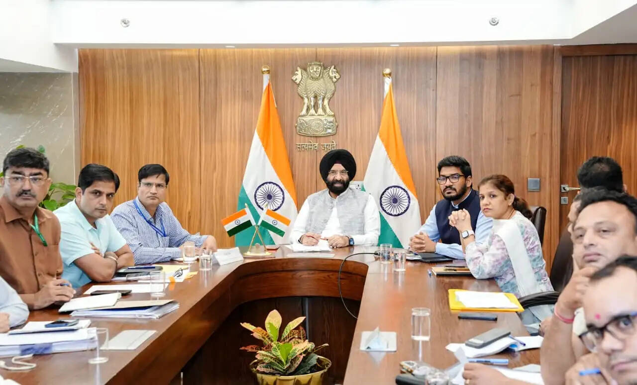 खाली पड़ी सरकारी जमीनों को कचरा और मलबा डालने का स्थान नहीं बनने दिया जाएगा : सिरसा
