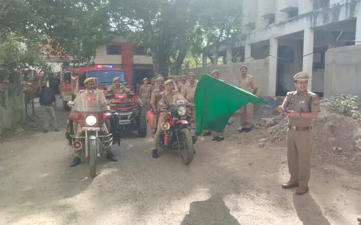 वाराणसी में अग्निशमन कर्मियों ने निकाली जन-जागरूकता रैली