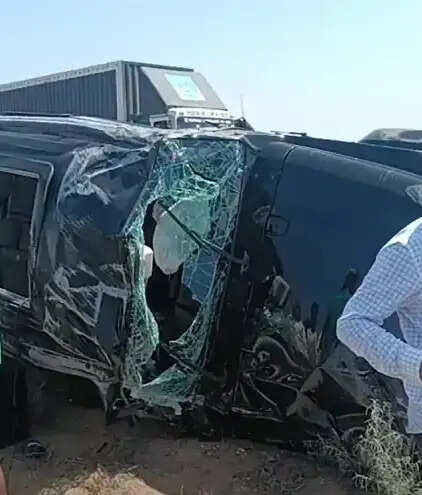 भारतमाला एक्सप्रेस वे पर पलटी थार, दो युवकों की मौत