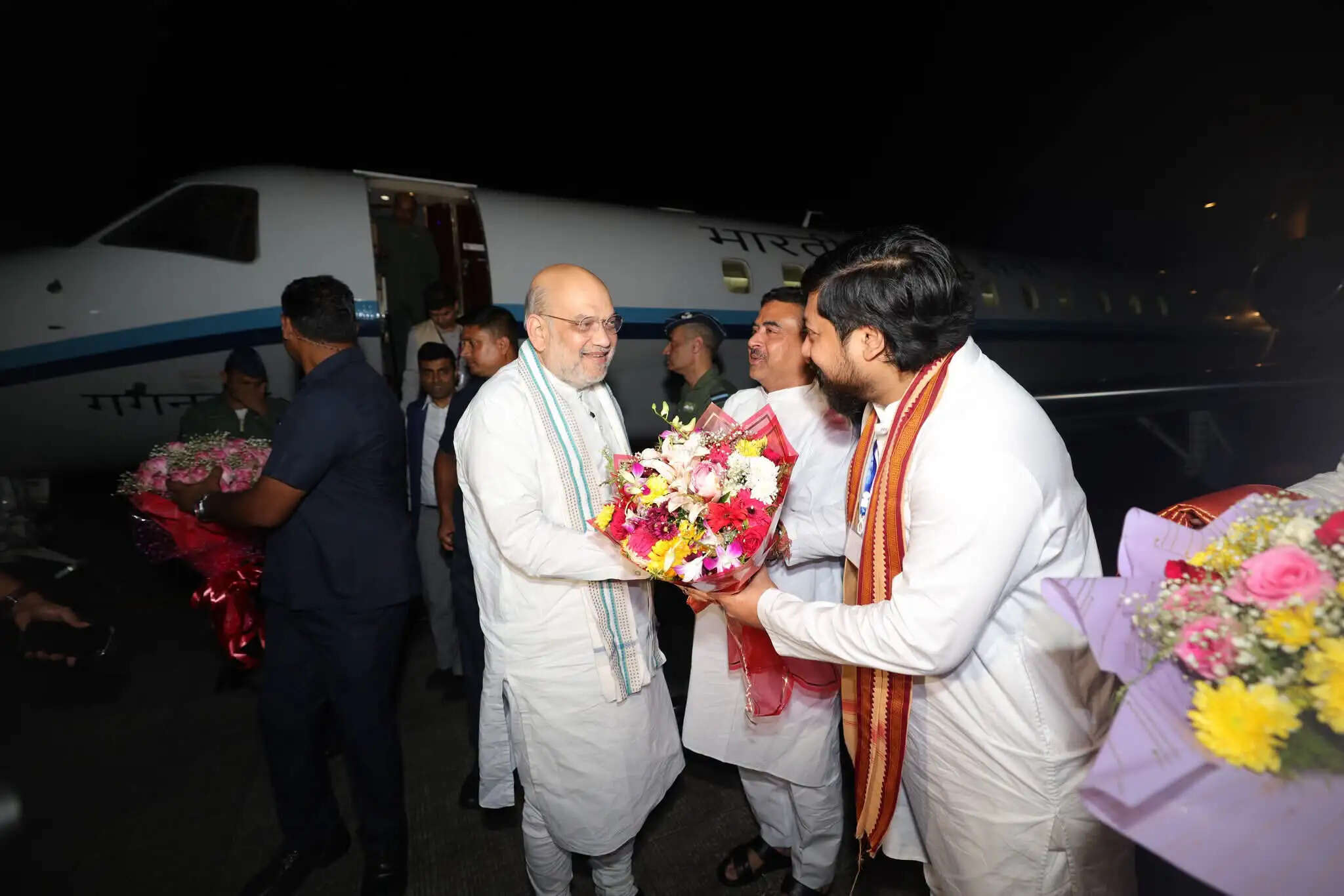 पश्चिम बंगाल के तीन दिवसीय दौरे पर सिलीगुड़ी पहुंचे अमित शाह, मुख्यमंत्री ने किया स्वागत