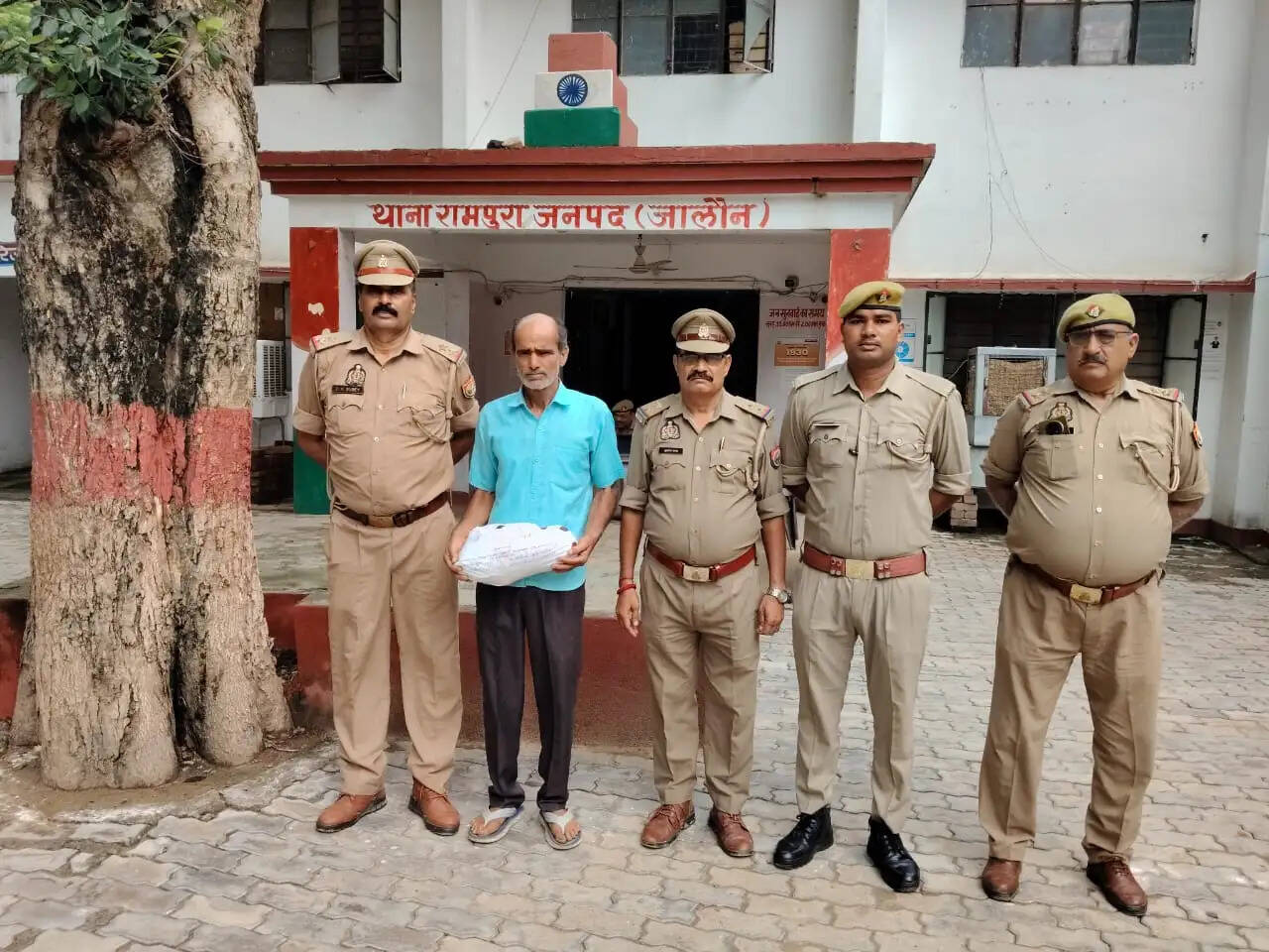 जालाैन में सवा किलो गांजा के साथ मादक तस्कर गिरफ्तार