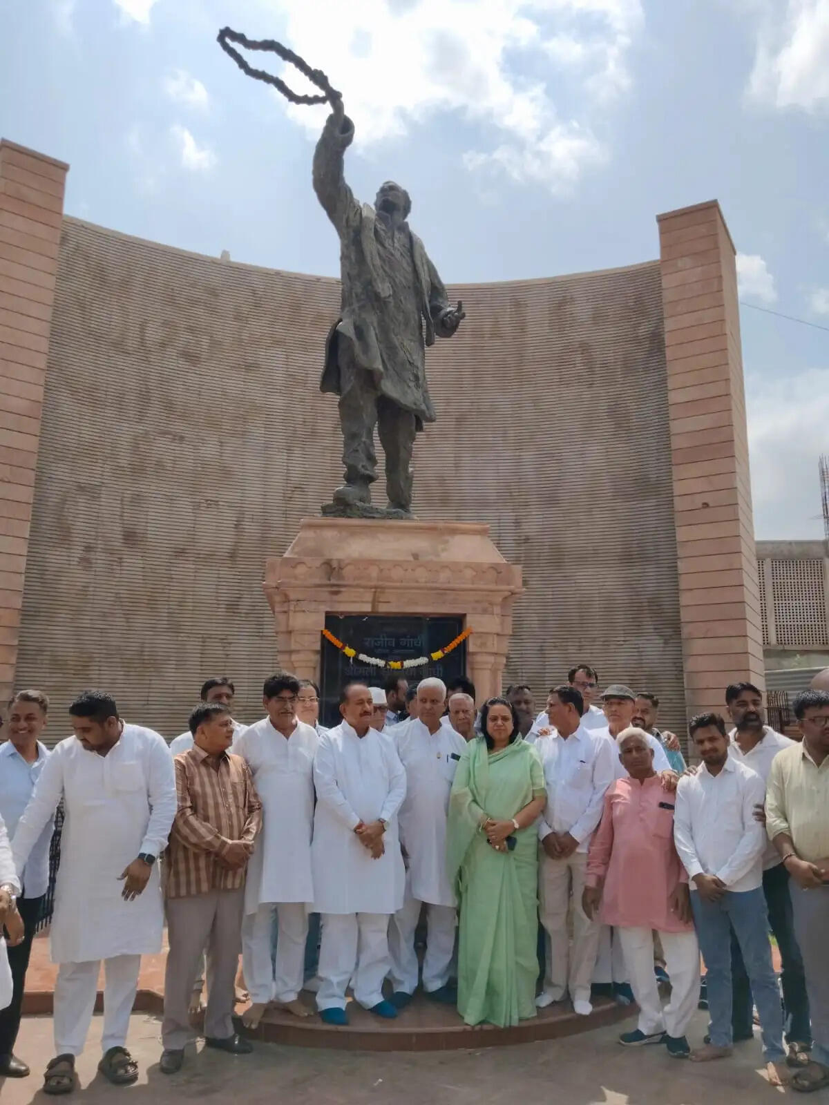 पूर्व प्रधानमंत्री राजीव गांधी को जयंती पर किया याद