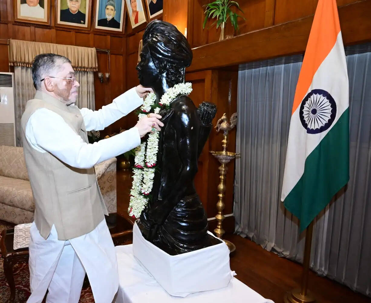 भगवान बिरसा मुंडा की पुण्यतिथि पर राज्यपाल ने दी श्रद्धांजलि, कहा- उनके आदर्श सदैव करते रहेंगे मार्गदर्शन