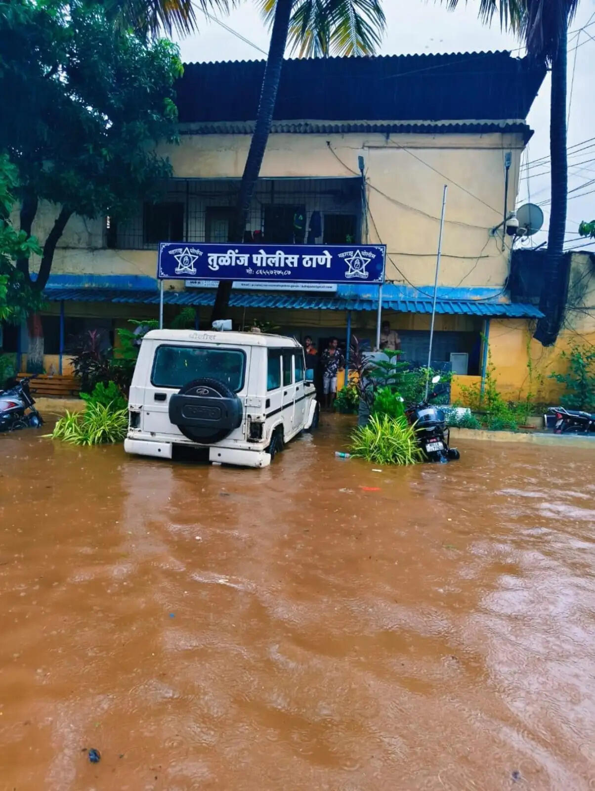 वसई-विरार में मूसलाधार बारिश से जनजीवन अस्त-व्यस्त, जल भराव से लोग हुए परेशान