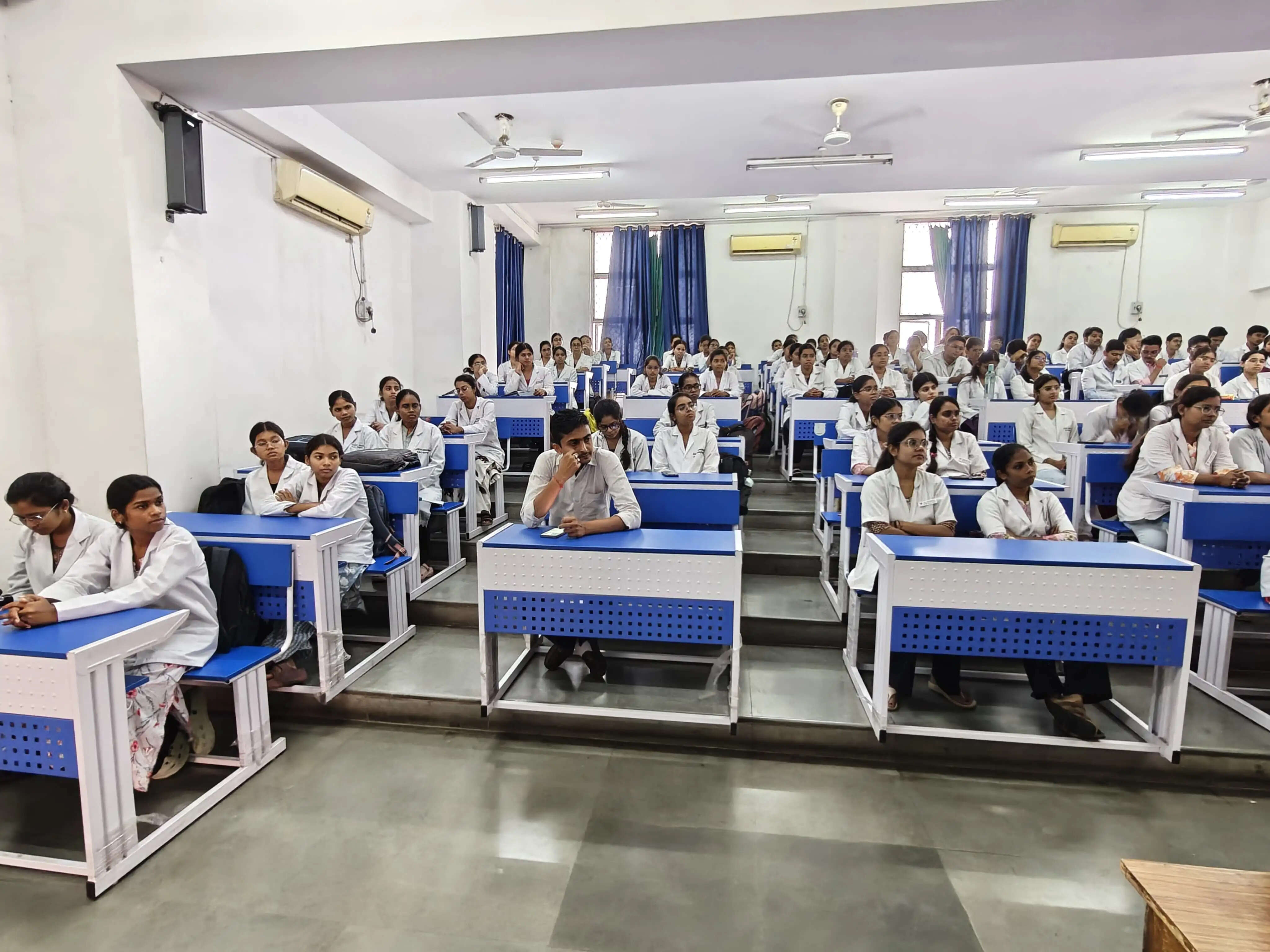 रायपुर : शासकीय दंत चिकित्सा महाविद्यालय में पुलिस द्वारा 'साइबर सुरक्षा जागरूकता' कार्यक्रम का आयोजन