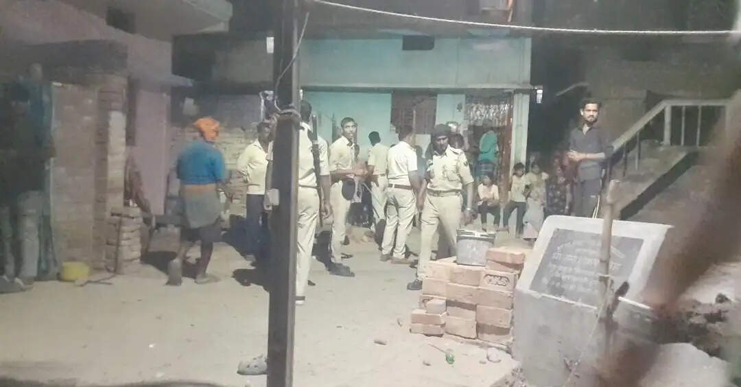 महाराजगंज में बवाल! मामूली विवाद मे पत्थरबाजी