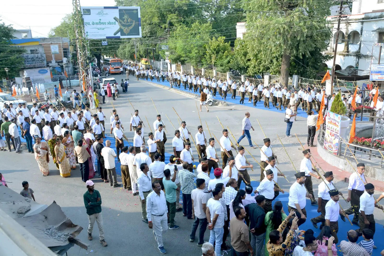 तीन धाराएं, एक संगम... कदमताल से गूंजा डूंगरपुर