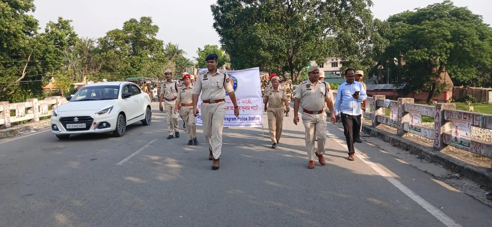 मतदाता जागरूकता के लिए कोकराझार पुलिस का फ्लैग मार्च