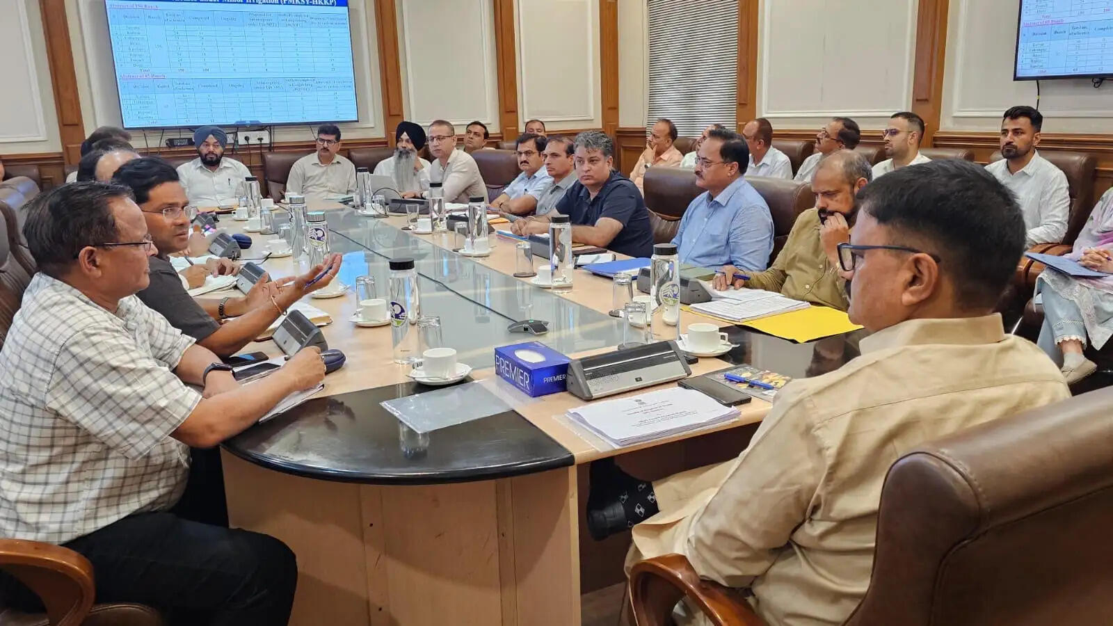 जम्मू संभाग में पेयजल आपूर्ति व बाढ़ प्रबंधन मजबूत करने के निर्देश