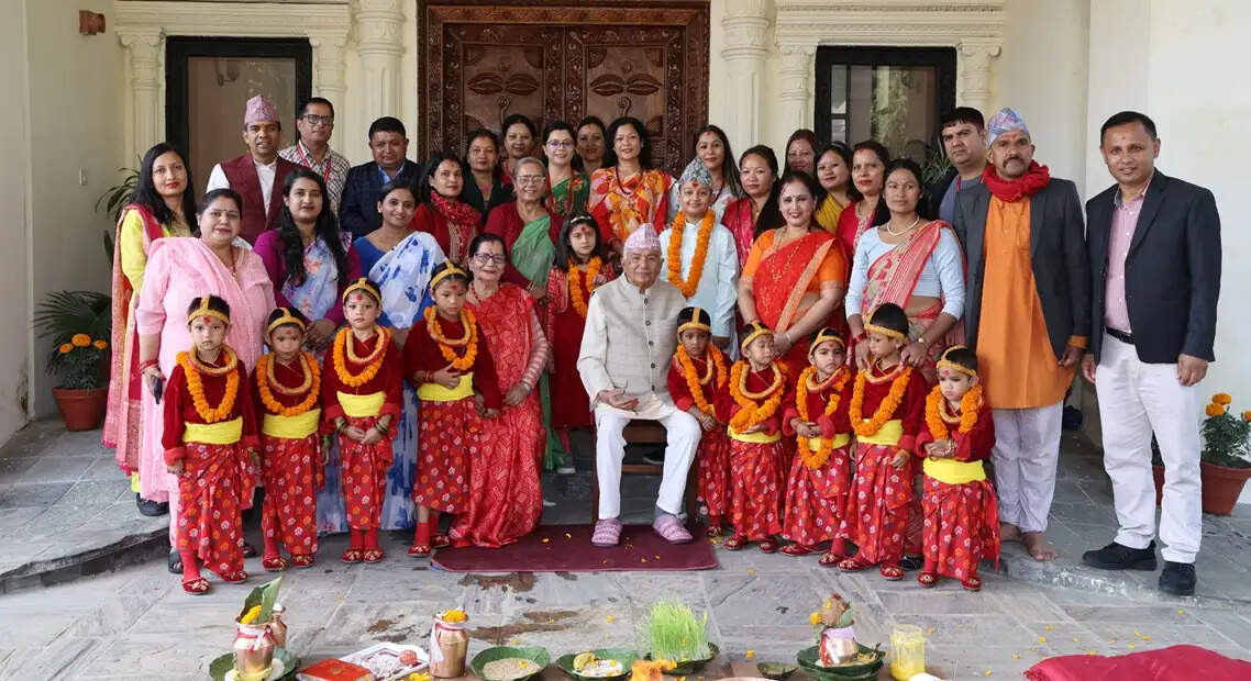 नेपाल के राष्ट्रपति भवन में नौ कन्याओं की पूजा