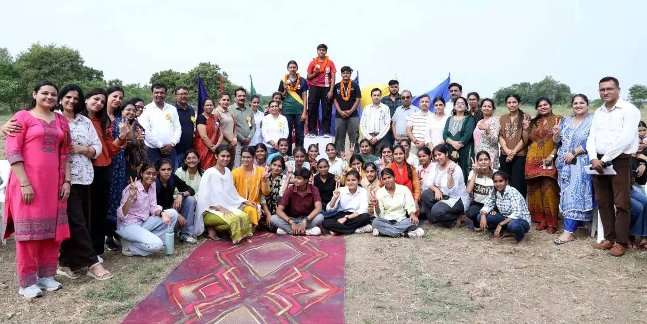 हिसार : राजकीय महिला कालेज की वार्षिक खेलकूद प्रतियोगिता में शरीना बनी बेस्ट एथलीट