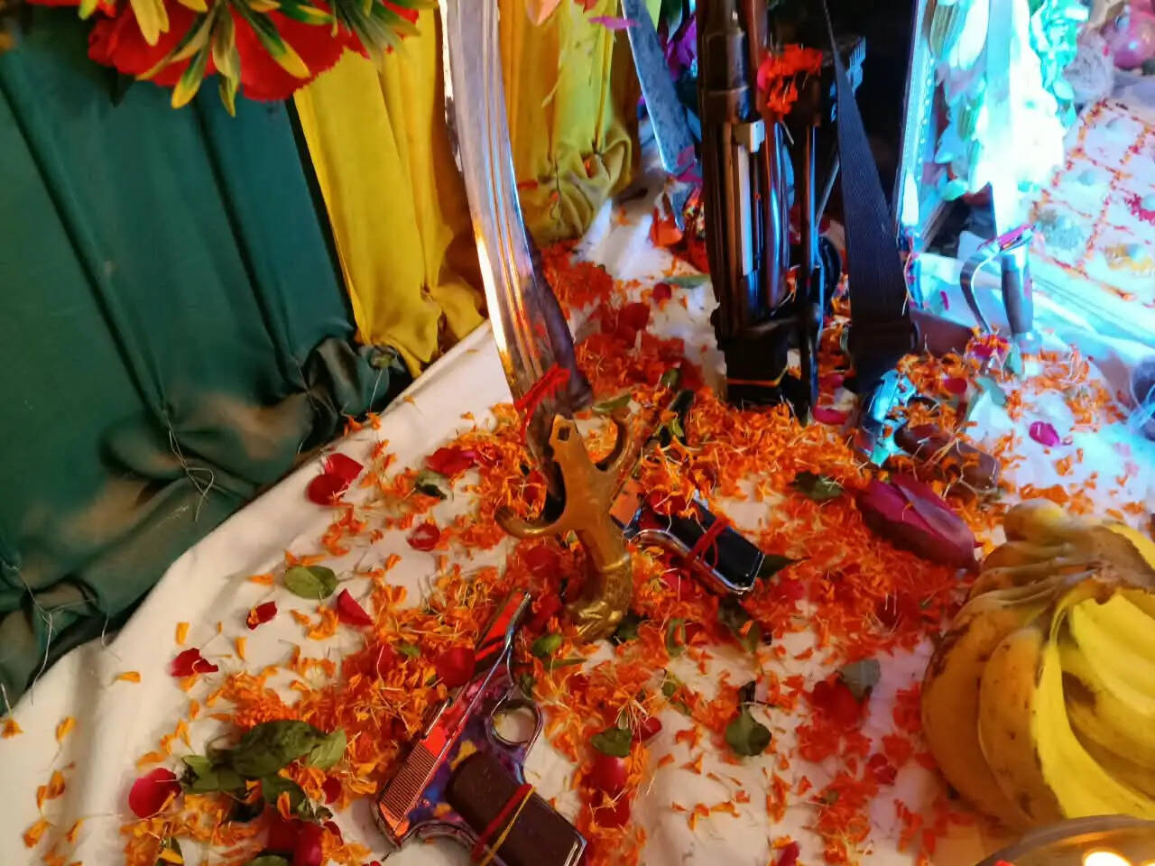 भारतीय संस्कृति में शस्त्र पूजन की परंपरा शक्ति, शौर्य एवं सुरक्षा के प्रति सम्मान का प्रतीक
