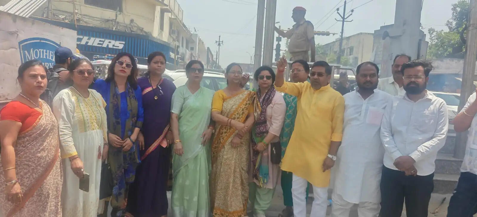 गोरखपुर में महिला आरक्षण बिल को लेकर कांग्रेस के विरोध में सड़कों पर उतरी भाजपा