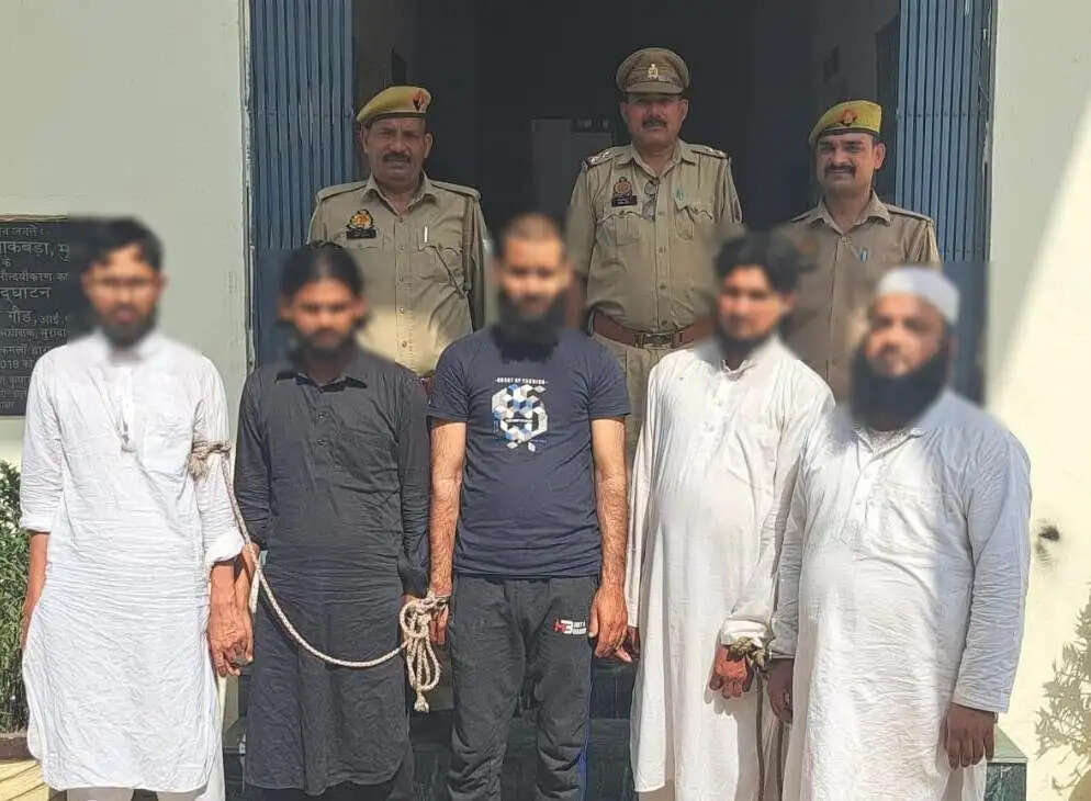 जमीन से सोना निकालने का लालच देने वाले गिरोह का पर्दाफाश, पांच गिरफ्तार