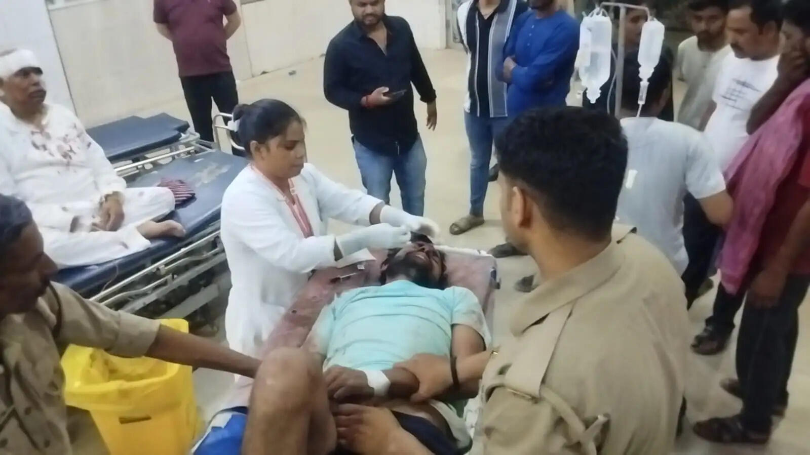 अयोध्या से दर्शन कर वाराणसी जा रहे झारखंड के पांच दर्शनार्थी सड़क हादसे में घायल