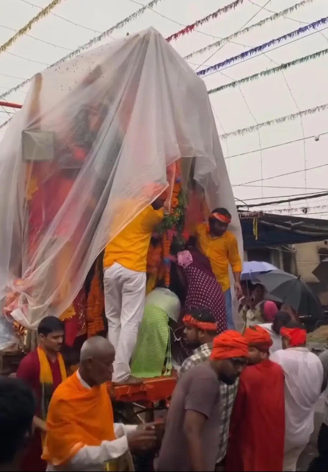 सारण में 30-36 घंटे की विसर्जन शोभायात्रा के बाद हनुमान जी की विदाई, प्रशासन ने ली राहत की सांस