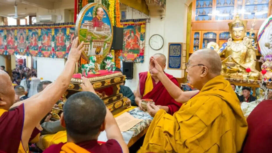 धर्मगुरु दलाई लामा की लंबी आयु के लिए प्रार्थना सभा का आयोजन