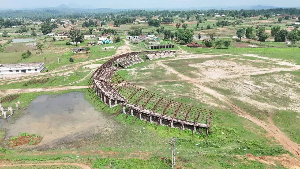 बलरामपुर : जिला मुख्यालय में वर्षों से अधूरी पड़ी स्टेडियम और टाउन हाल का पूर्ण होगा शेष निर्माण, राशि स्वीकृत