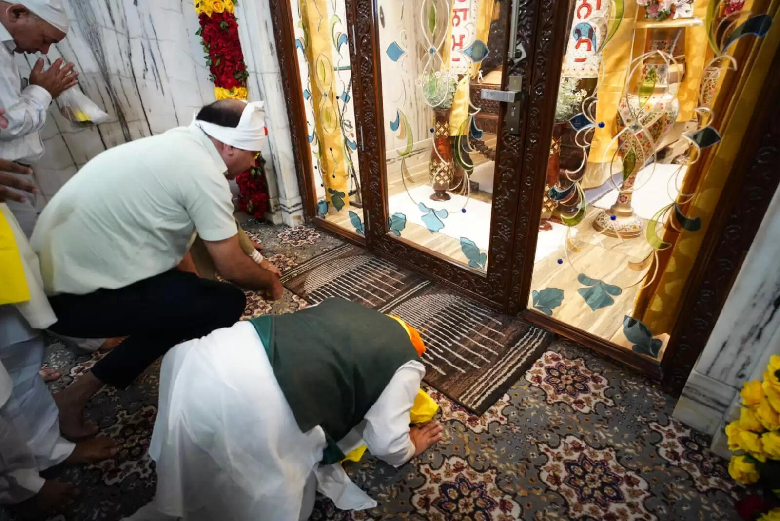 विजेंद्र गुप्ता ने गुरुद्वारा बंगला साहिब में मत्था टेका, बोले- गुरु नानक देव जी का संदेश मानवता के पथ को आलोकित करता है