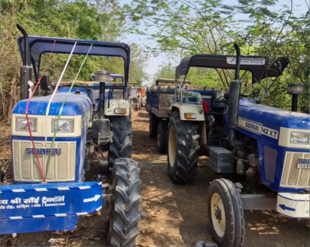 अवैध रेत परिवहन पर प्रशासन की सख्ती, सात ट्रैक्टर-ट्रॉली जब्त