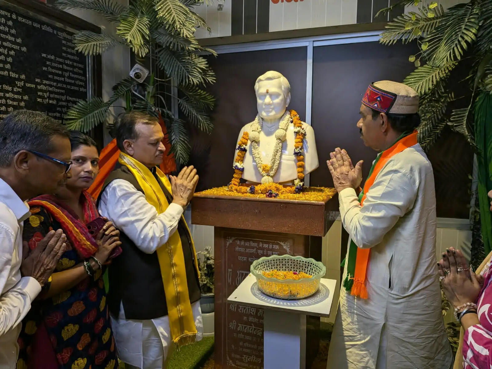 अटल जी के आदर्शों पर चलकर राष्ट्रसेवा का संकल्प लें : रमेश अवस्थी