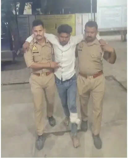 सुलतानपुर में पुलिस मुठभेड़ में दो घायल सहित चार आरोपित गिरफ्तार, असलहे व बाइक बरामद