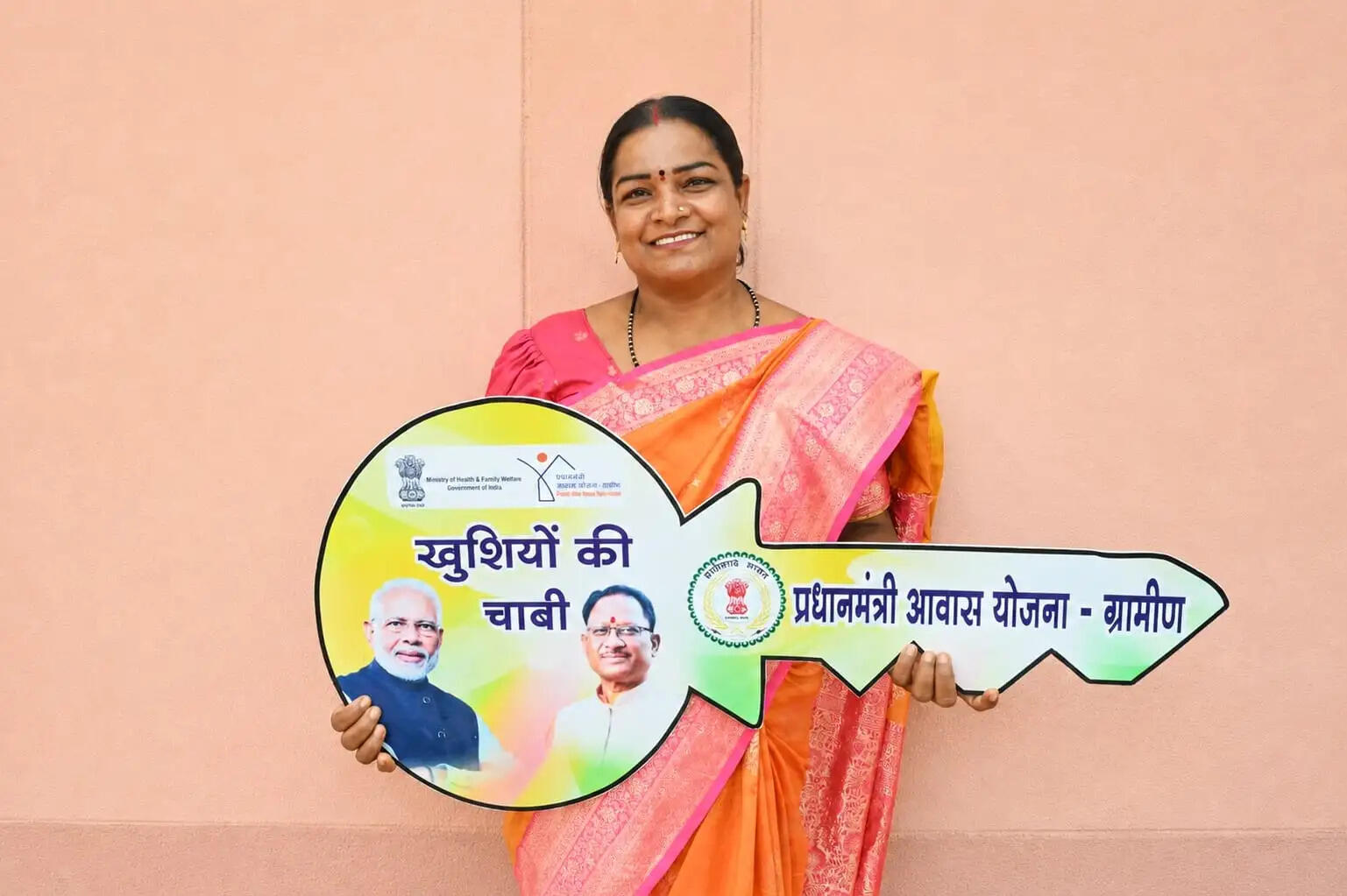 सुशासन तिहार : ग्राम मुरलीडीह की त्रिवेणी रात्रे को मिली खुशियों की चाबी, पक्के घर का सपना हुआ साकार
