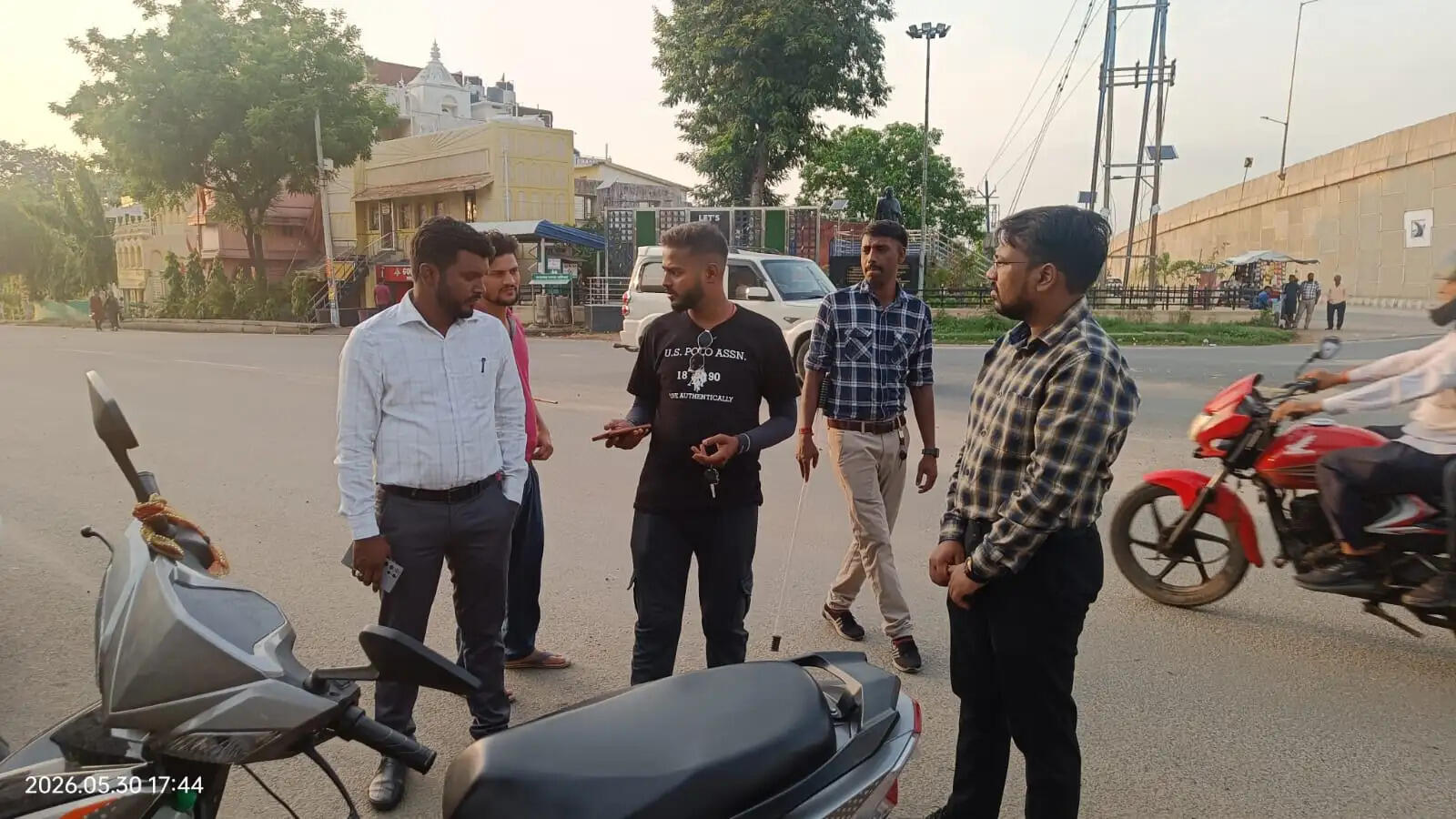 बिना हेलमेट वाहन चला रहे चालकों को डीटीओ ने दी सख्त चेतावनी