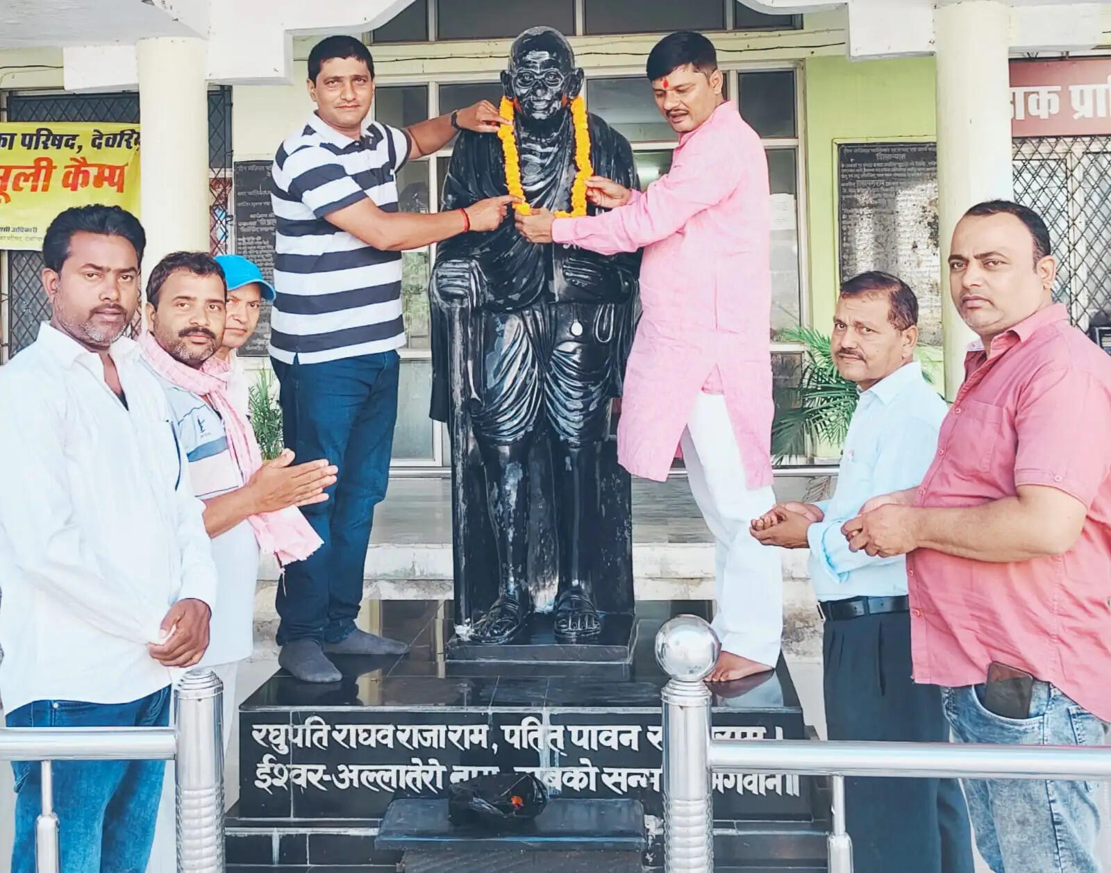 भाजपा किसान मोर्चा ने अगस्त क्रांति के शहीदों को किया याद, गांधी प्रतिमा पर अर्पित की पुष्पांजलि