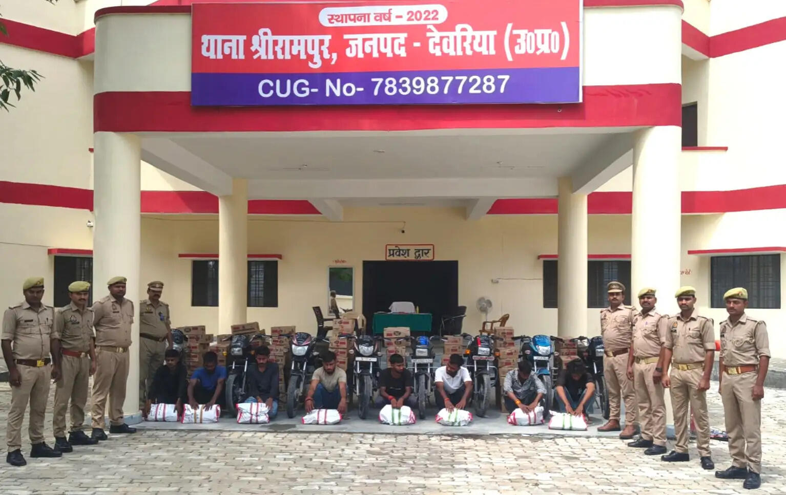 देवरिया में 126 पेटी शराब के साथ आठ तस्कर गिरफ्तार, आठ बाइक भी बरामद