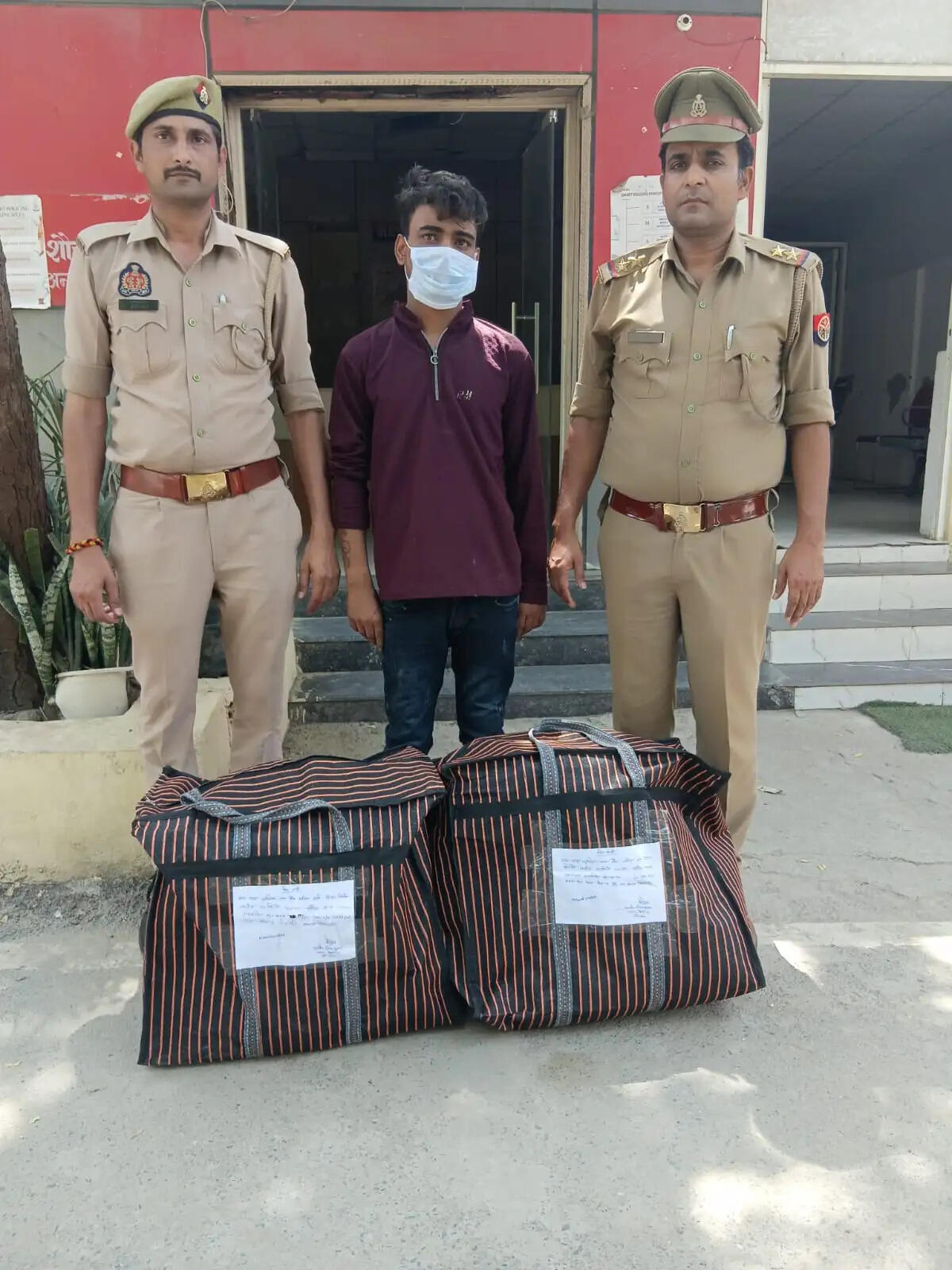 उड़ीसा से गांजा लाकर एनसीआर में बेचने वाला पश्चिम बंगाल का तस्कर गिरफ्तार