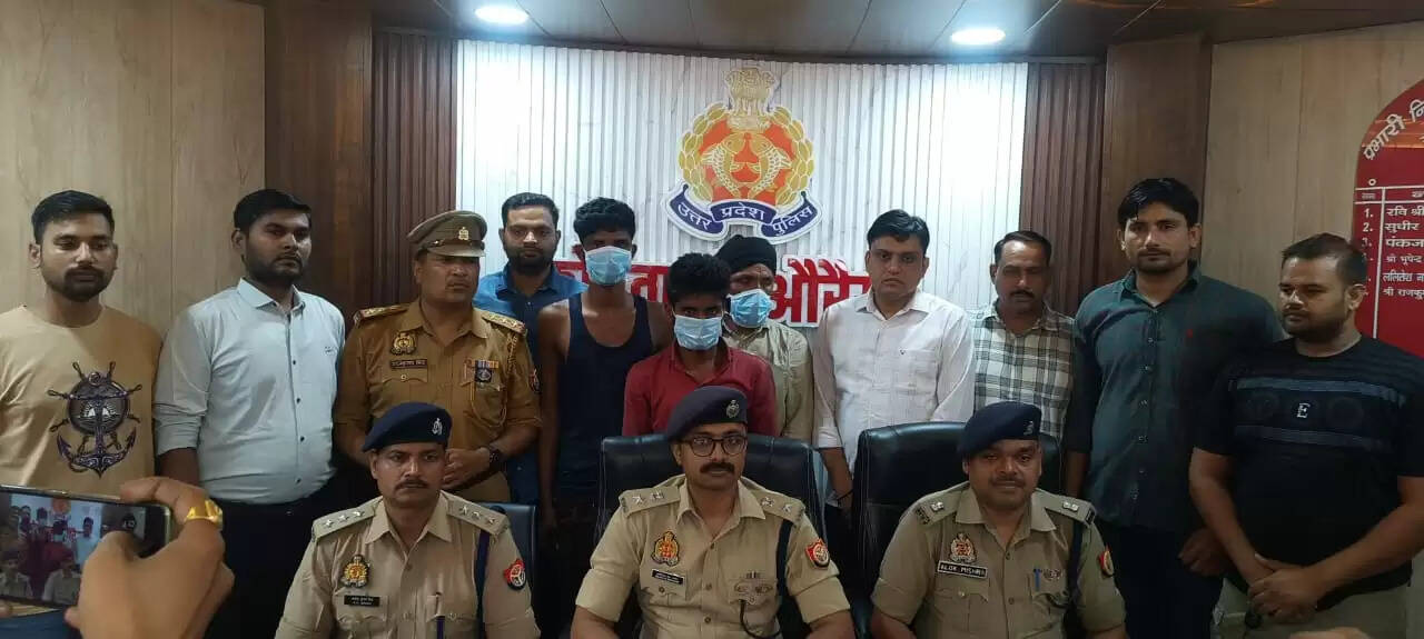 तीन तस्करों को गिरफ्तार कर 50 लाख का गांजा बरामद