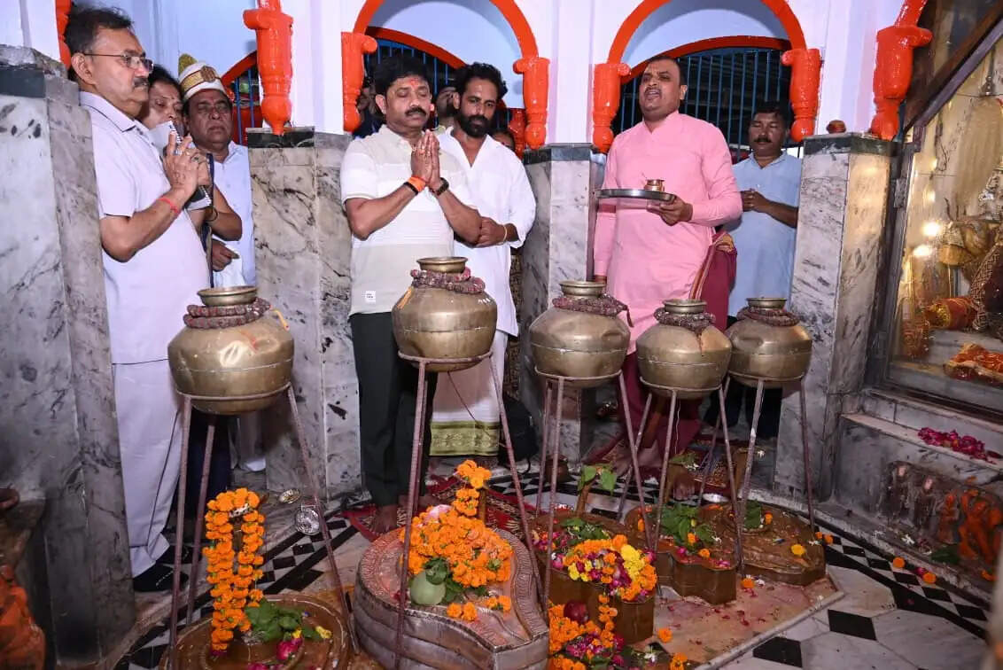 गुरु ही ज्ञान, संस्कार और आध्यात्मिक चेतना के मार्गदर्शक : मंत्री नन्दी
