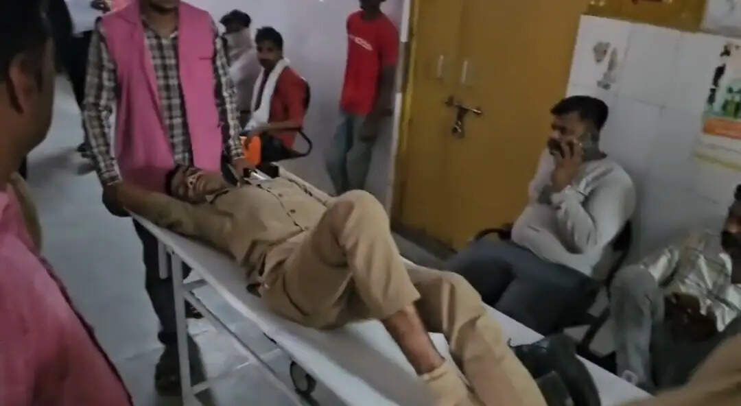 कानपुर देहात : एसपी कार्यालय की छत से सिपाही ने लगाई छलांग, हालत गंभीर