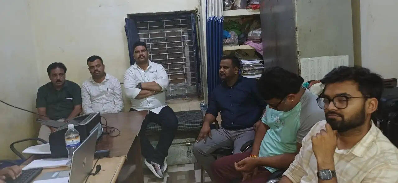 दमोहः लोकायुक्त ने 80 हजार रुपये की रिश्वत लेते शिक्षा विभाग के तीन कर्मचारियों को रंगे हाथ दबोचा