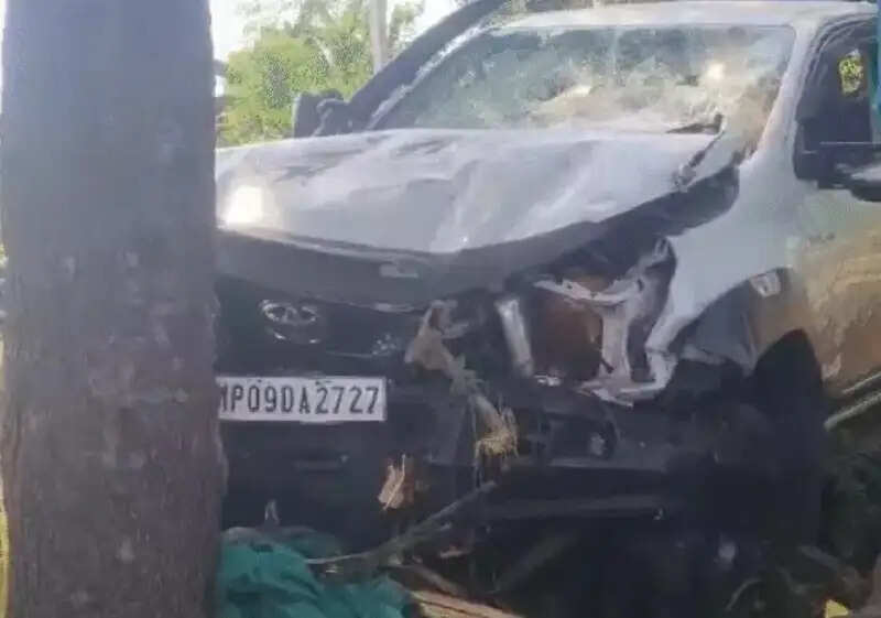 मप्र के देवास में देवास में तेज रफ्तार की टक्कर से तीन लोगों की मौत