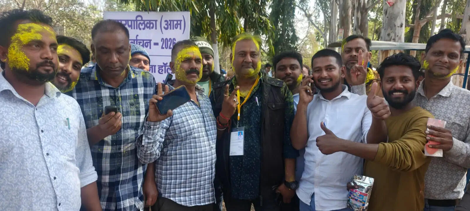 रामगढ़ नगर परिषद चुनाव : 10 वार्डों के प्रत्याशियों की जीत की घोषणा, समर्थकों ने मनाया जश्न