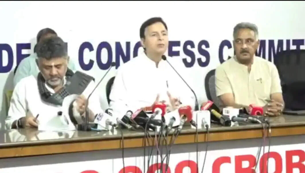 ‘हाईवे लूट’ और आम लोगों के पैसे की चोरी के समान है टोल दर वृद्धि: कांग्रेस