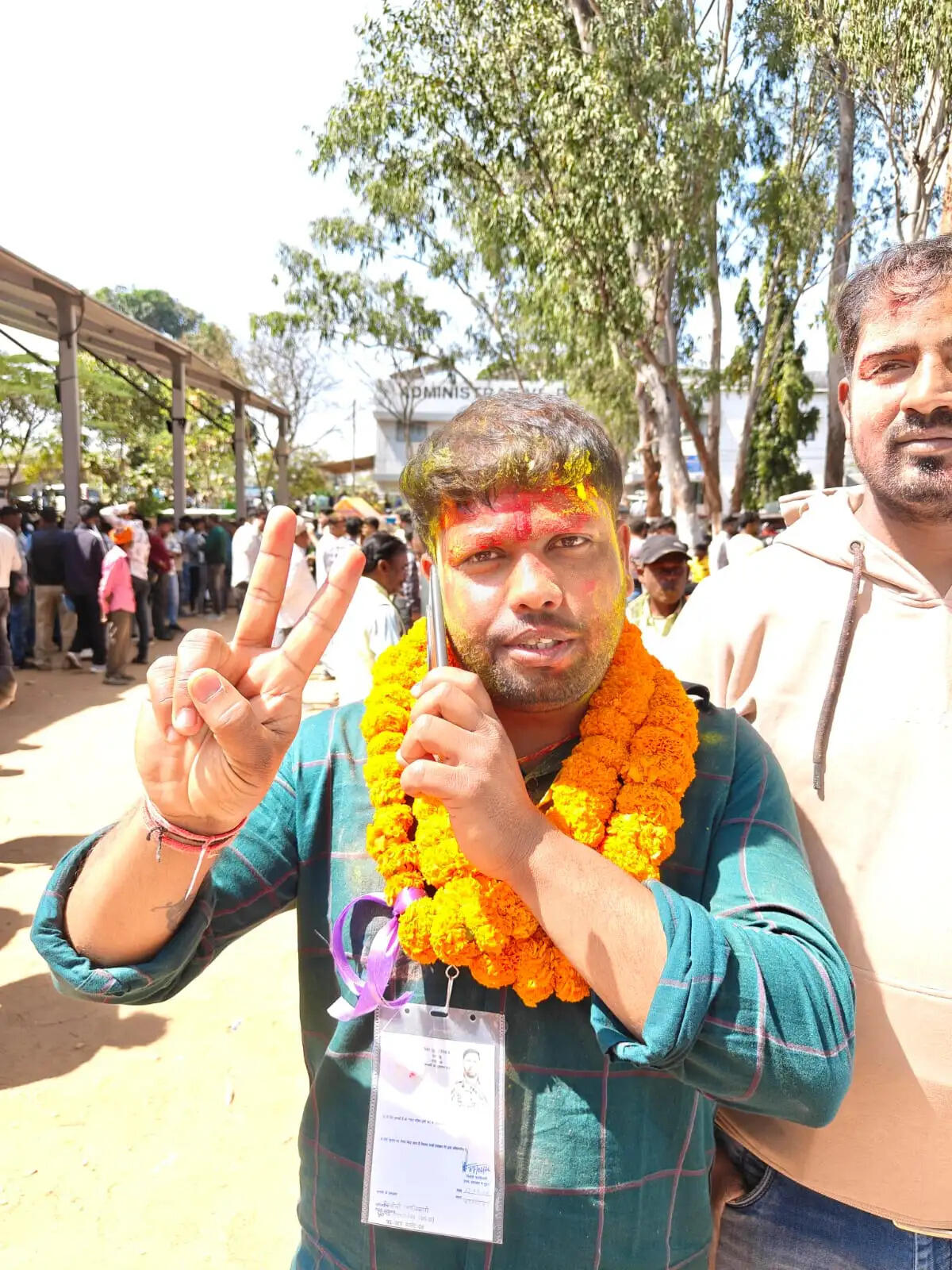 रामगढ़ नगर परिषद चुनाव : 10 वार्डों के प्रत्याशियों की जीत की घोषणा, समर्थकों ने मनाया जश्न